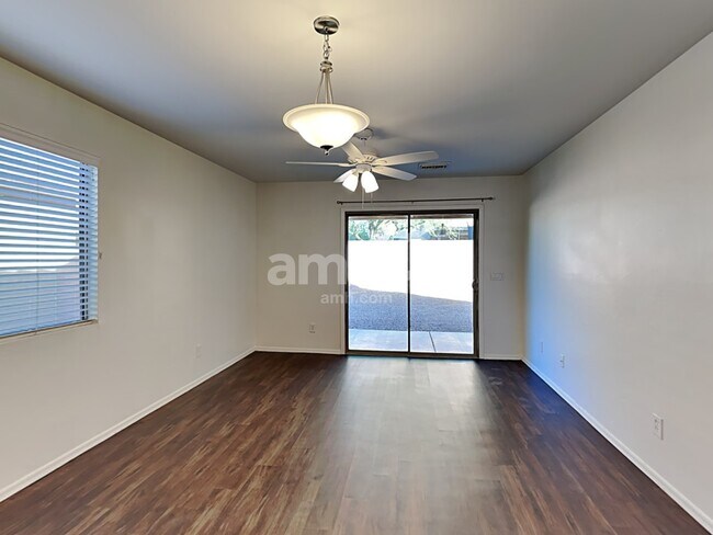 Foto del edificio - 6939 S Creek Run Ave