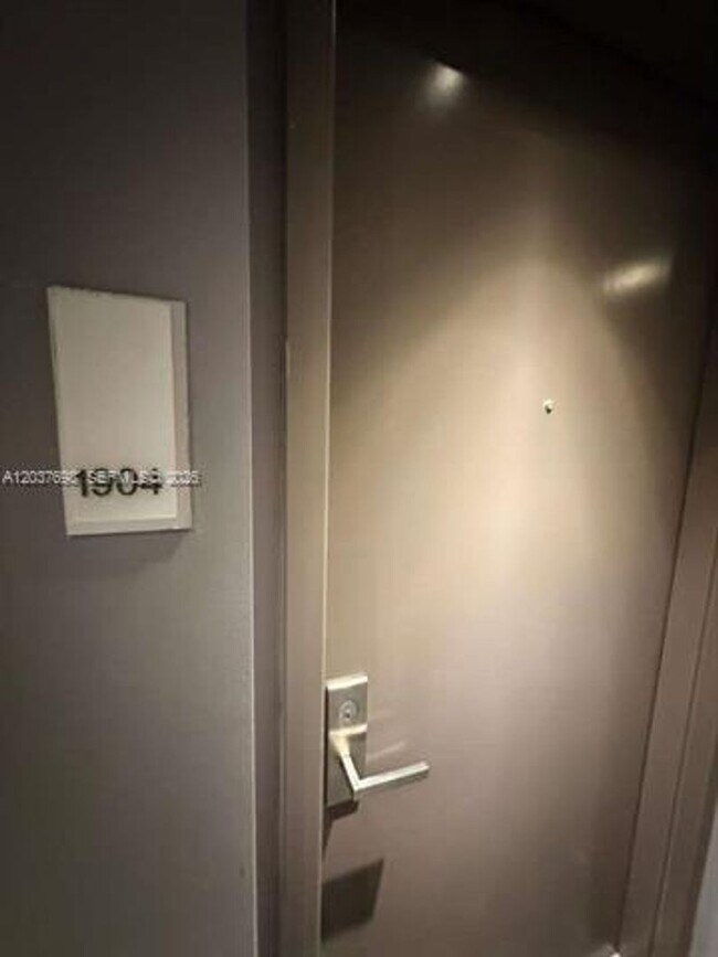 Photo - 1300 Brickell Bay Dr cu-1904 Apartment
