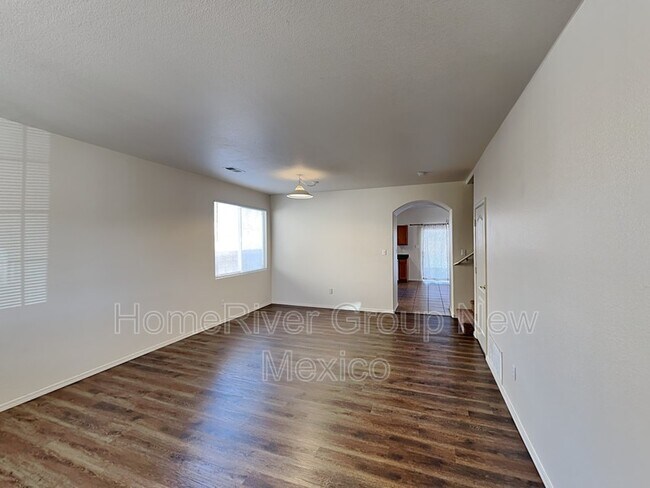 Building Photo - 733 Sunny Meadows Dr