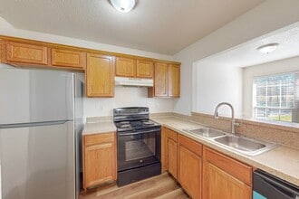 Building Photo - 404 Truman St