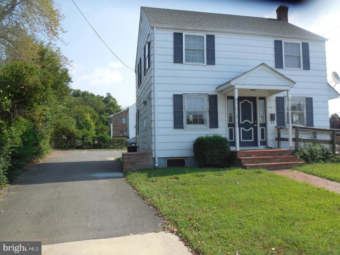Primary Photo - 21640 N Essex Dr