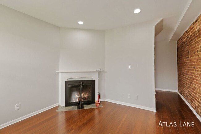 Building Photo - Professionally Managed//2 Bedroom 1.5 Bath...