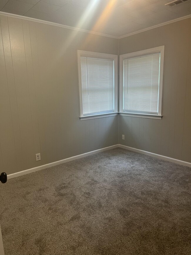 Building Photo - 129 Laroque Ln