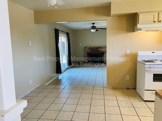 Building Photo - 841 W San Gabriel Ave