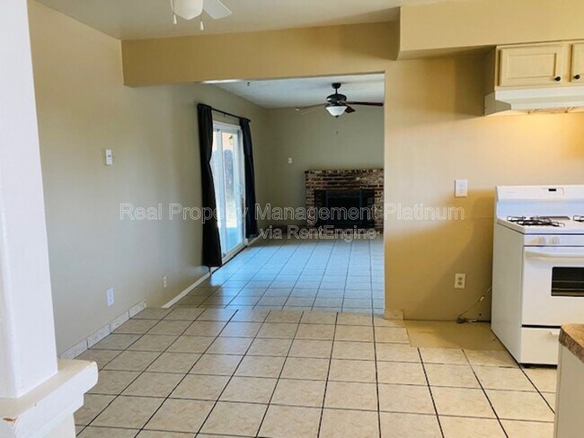 Foto del edificio - 841 W San Gabriel Ave