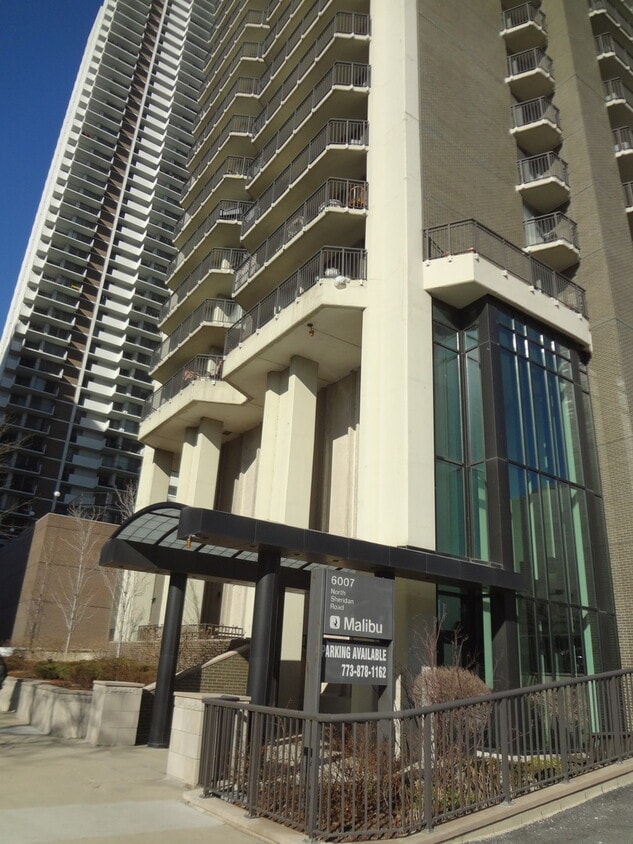 Primary Photo - 6007 N Sheridan Rd