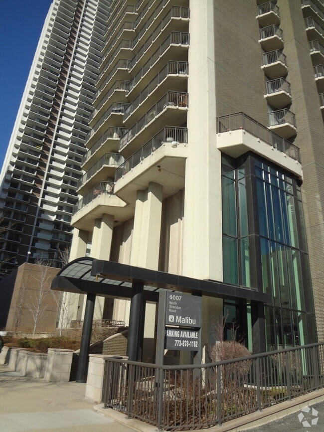 Building Photo - 6007 N Sheridan Rd