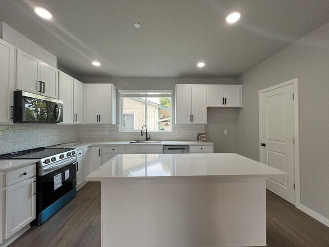 Foto del edificio - Sleek & Spacious: 2-Bed, 2-Bath with Doubl...