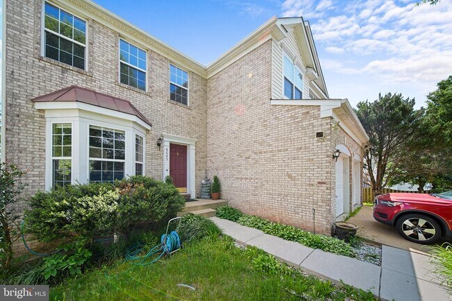 Building Photo - 8645 Huddersfield Way
