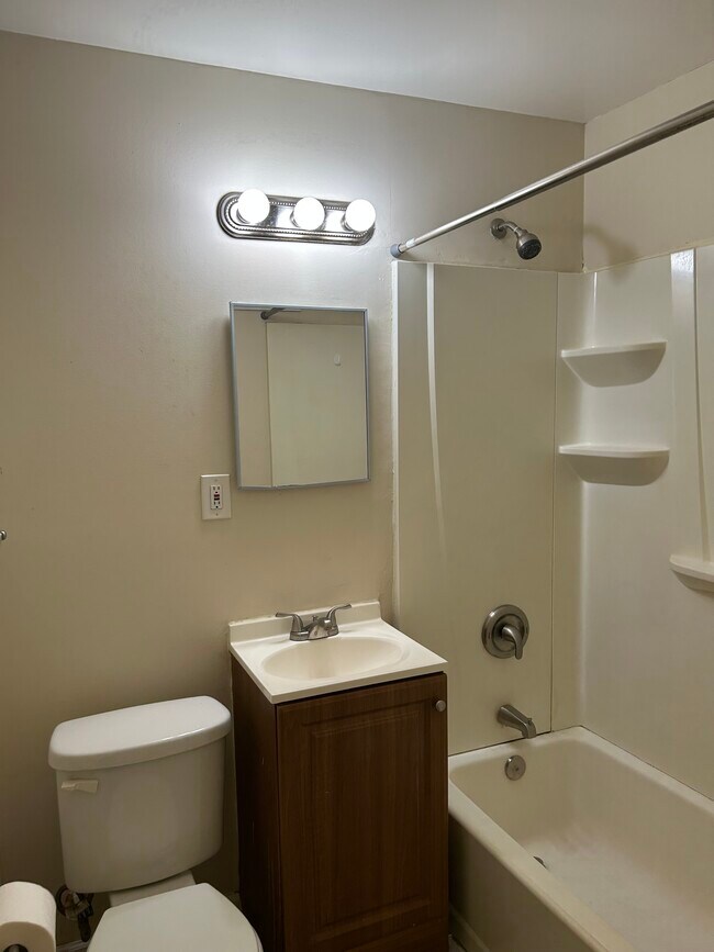 Foto del edificio - 1644 E Cold Spring Ln
