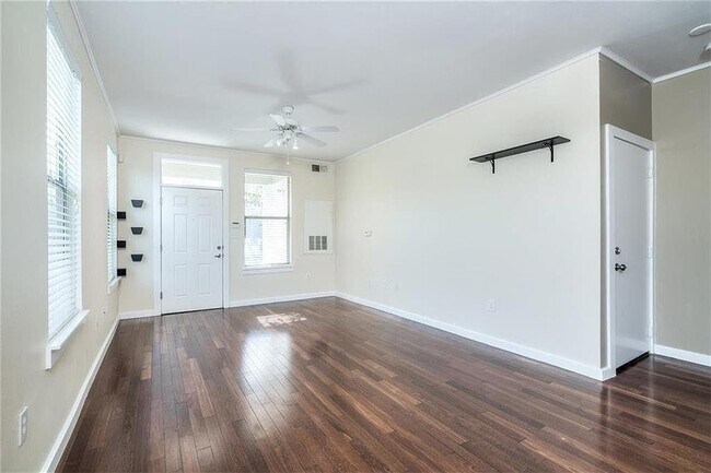 Foto del edificio - 1201 Grove Blvd