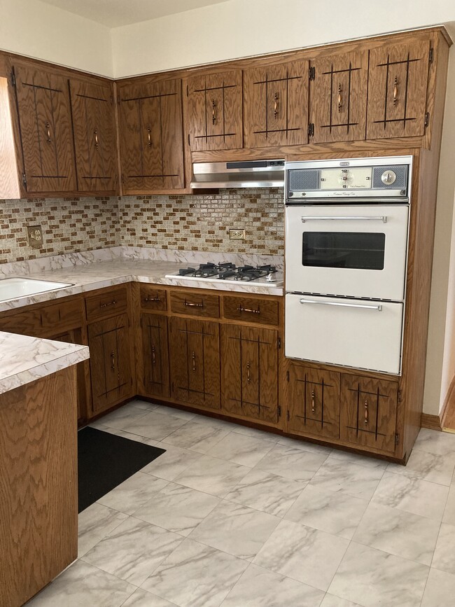 Kitchen - 6861 N Overhill Ave