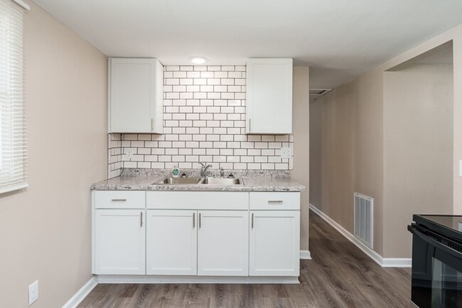 Building Photo - One Bedroom One Bathroom Home in South Bel...