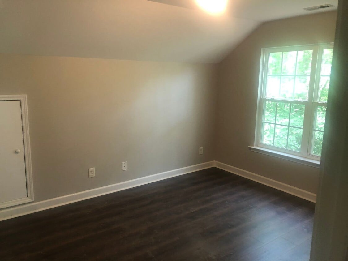 Building Photo - 3 Bedroom Near Downtown Wake Forest