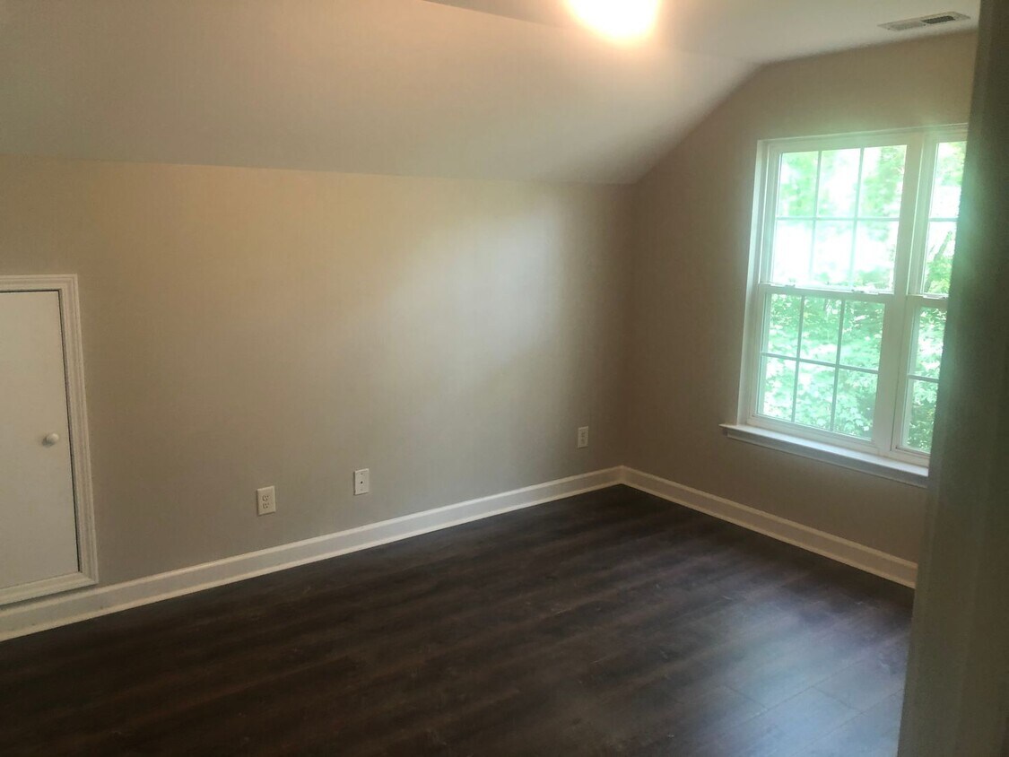 Foto del edificio - 3 Bedroom Near Downtown Wake Forest