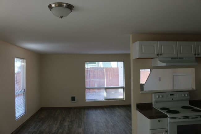 Building Photo - 1516 N Brook Ct