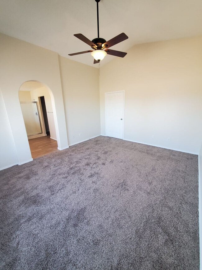 Foto del edificio - 3 bed 2 bath home in Huning Ranch.  MOVE I...