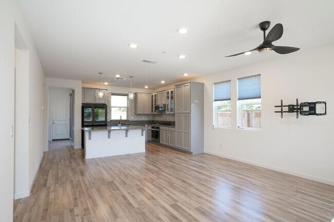 Building Photo - 2925 Honey Opal Ave