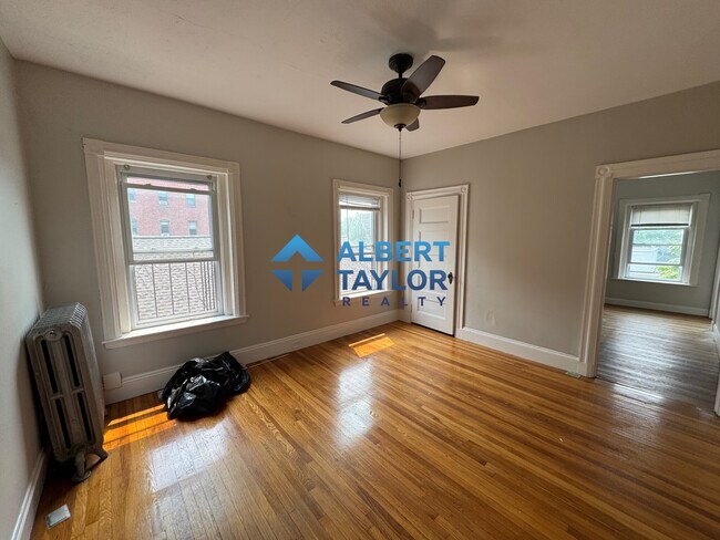 Foto del edificio - 904 Massachusetts Ave