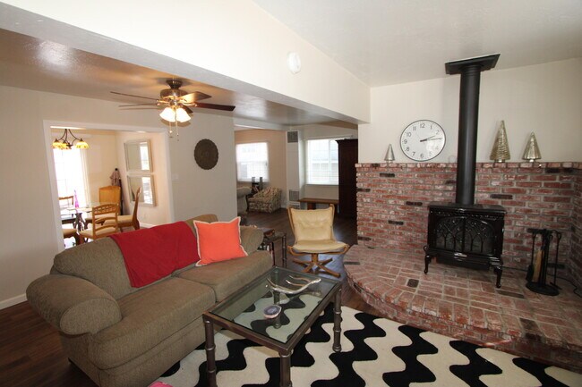 Foto del edificio - 41416 Eastwood Rd