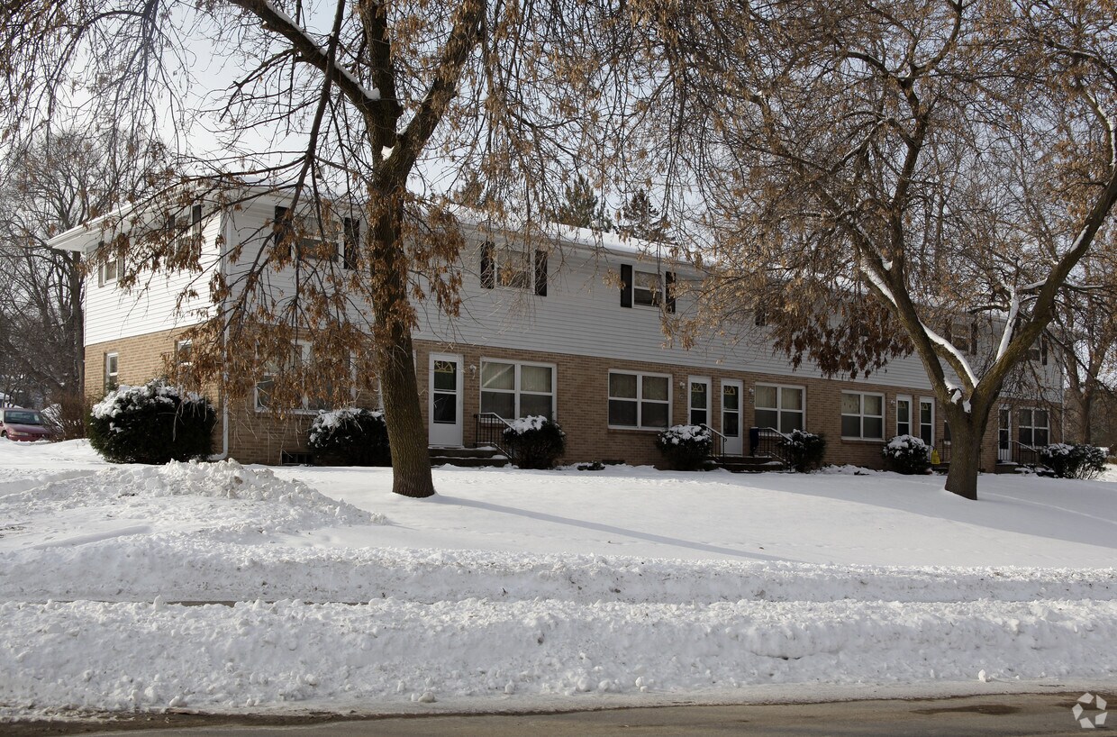Building Photo - 600 1st St S