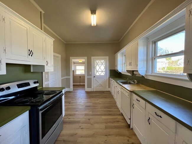 Building Photo - 201 E Cowles St