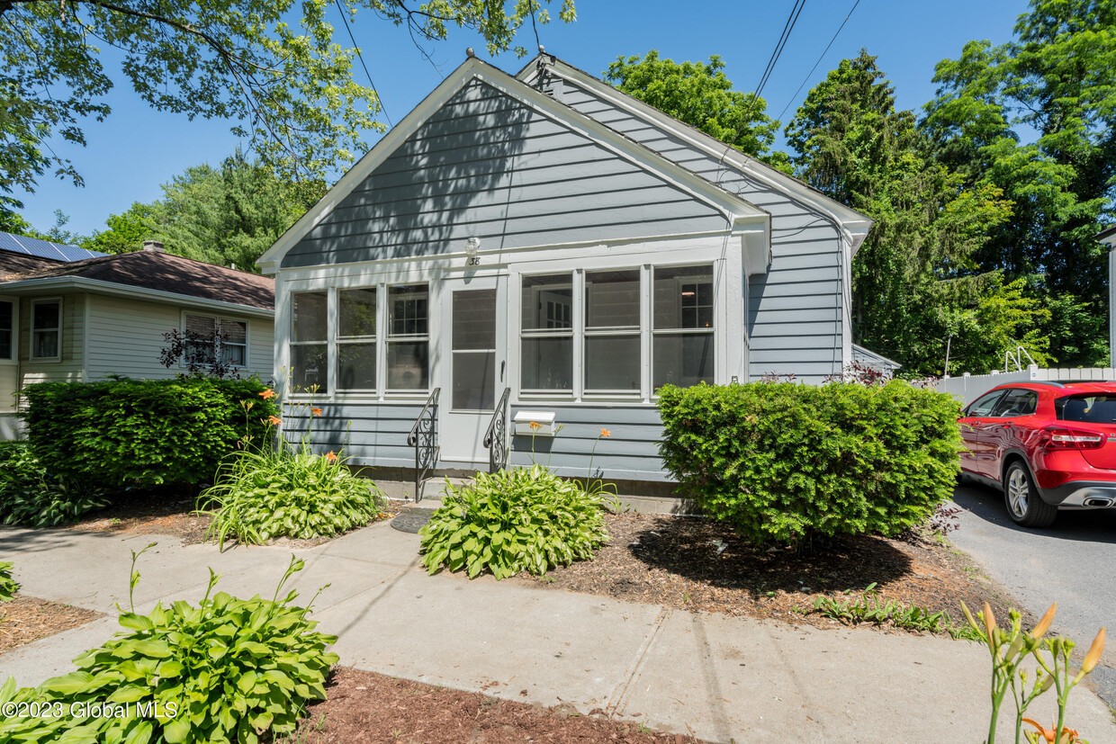 Primary Photo - 38 Madison St