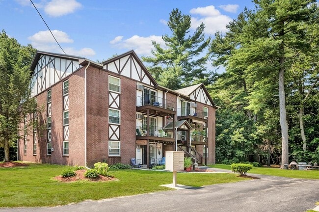 Foto del interior - Tudor Crest Apartments - 2 Autumn Way Seabrook, NH 03874