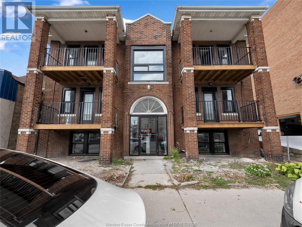 Photo principale - 1766 University Ave W