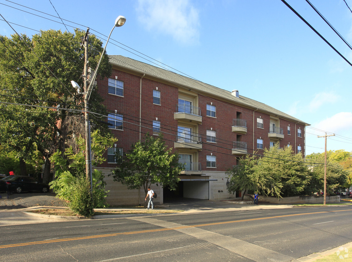 Primary Photo - Park Place Apartments