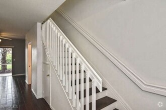 Building Photo - 10100 Poppy Hill Dr