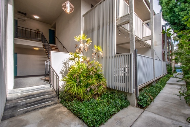 Building Photo - 346 S Los Robles Ave