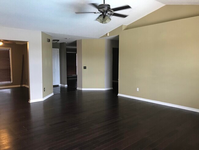 Building Photo - 420 Riverchase Blvd