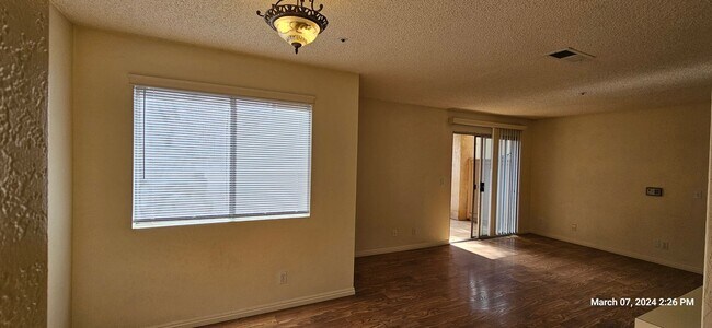 Foto del edificio - Las Palmas Down Stairs Condo in Gated Comm...
