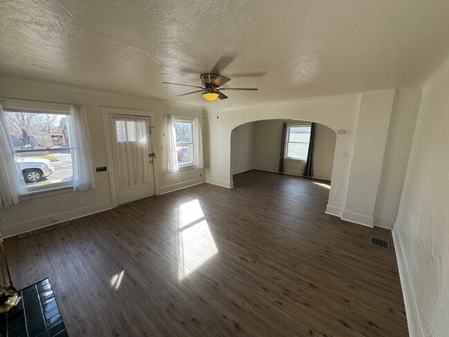 Building Photo - Centrally located 2 bedroom house