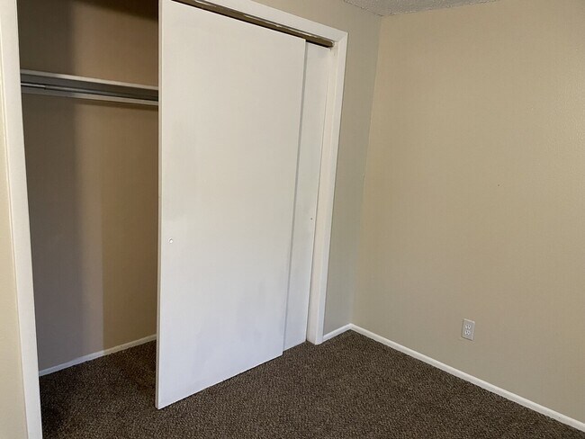 Building Photo - 1702 Greeley Dr. Loveland CO 80538