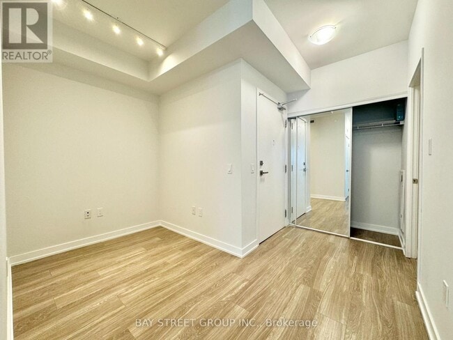 Building Photo - 4055 Parkside Village Dr
