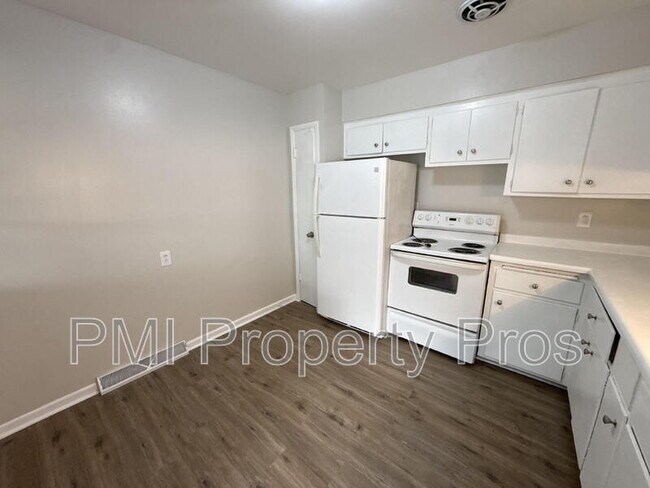 Foto del edificio - 7701 W Hampton Ave