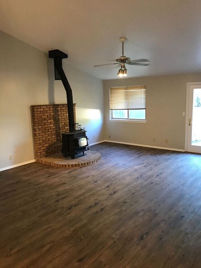 Foto del edificio - Coming in March – Beautiful Single-Story Home with Dual Living Spaces & Fenced Yard