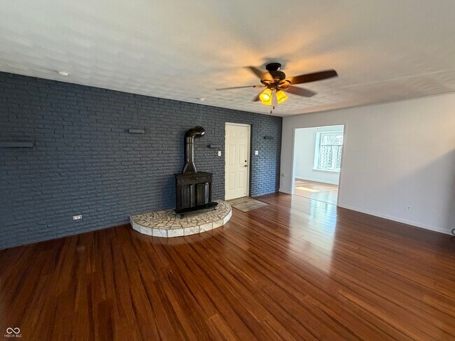 Foto del edificio - 5585 Gallagher Dr