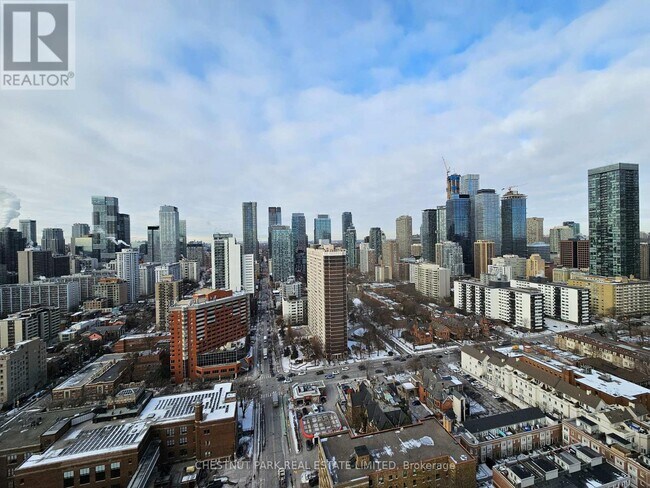 Photo du bâtiment - 120-2120 Homewood Ave