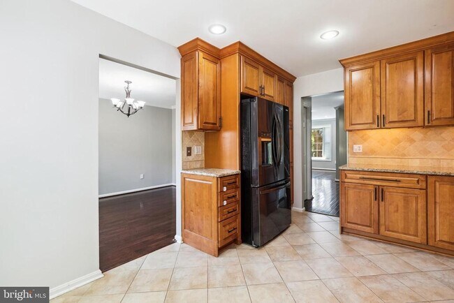 Building Photo - 10150 Village Knolls Ct
