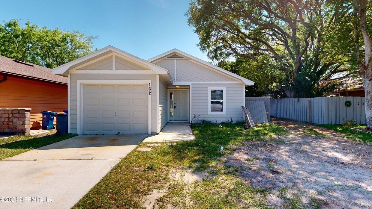 Primary Photo - 162 Las Palmas Ln