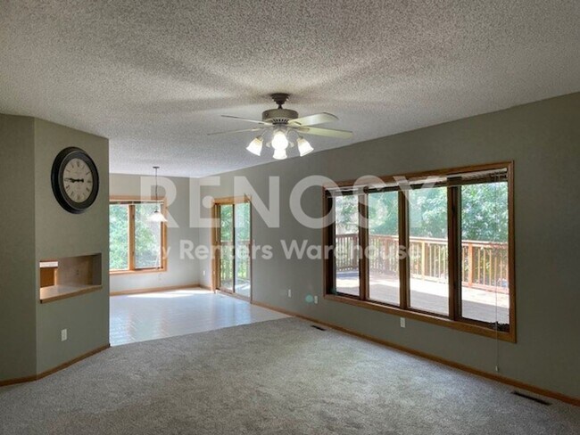 Building Photo - 9142 Cambridge Alcove