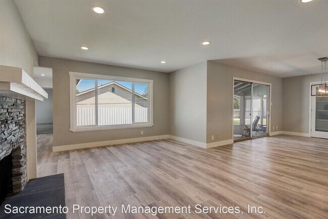 Foto del edificio - 4 br, 3 bath House - 3932 Henderson Way