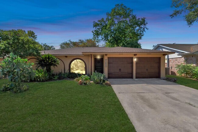 Foto del edificio - 13627 Greenridge Dr