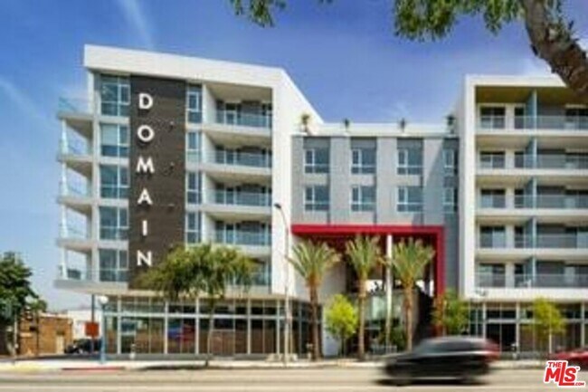 Building Photo - 7141 Santa Monica Blvd