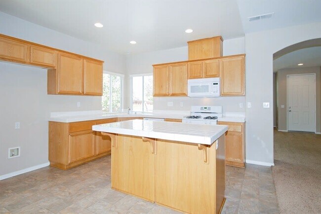Foto del edificio - 2272 Versailles St