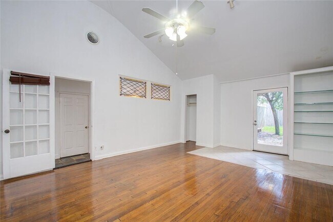 Building Photo - 5311 Palmetto St