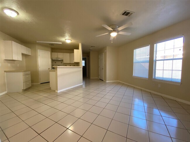 Building Photo - 311 Willowick St